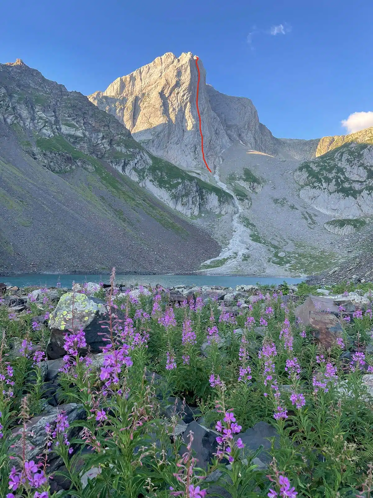 Voie d'escalade au cours de la traversée des Pyrénées d'Ouest en Est