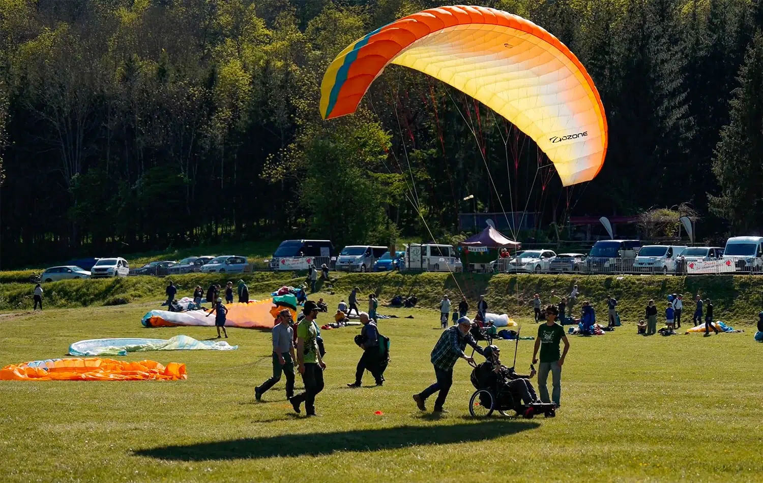 Baptême parapente pour PMR, atterro au lac Genos-Loudenvielle