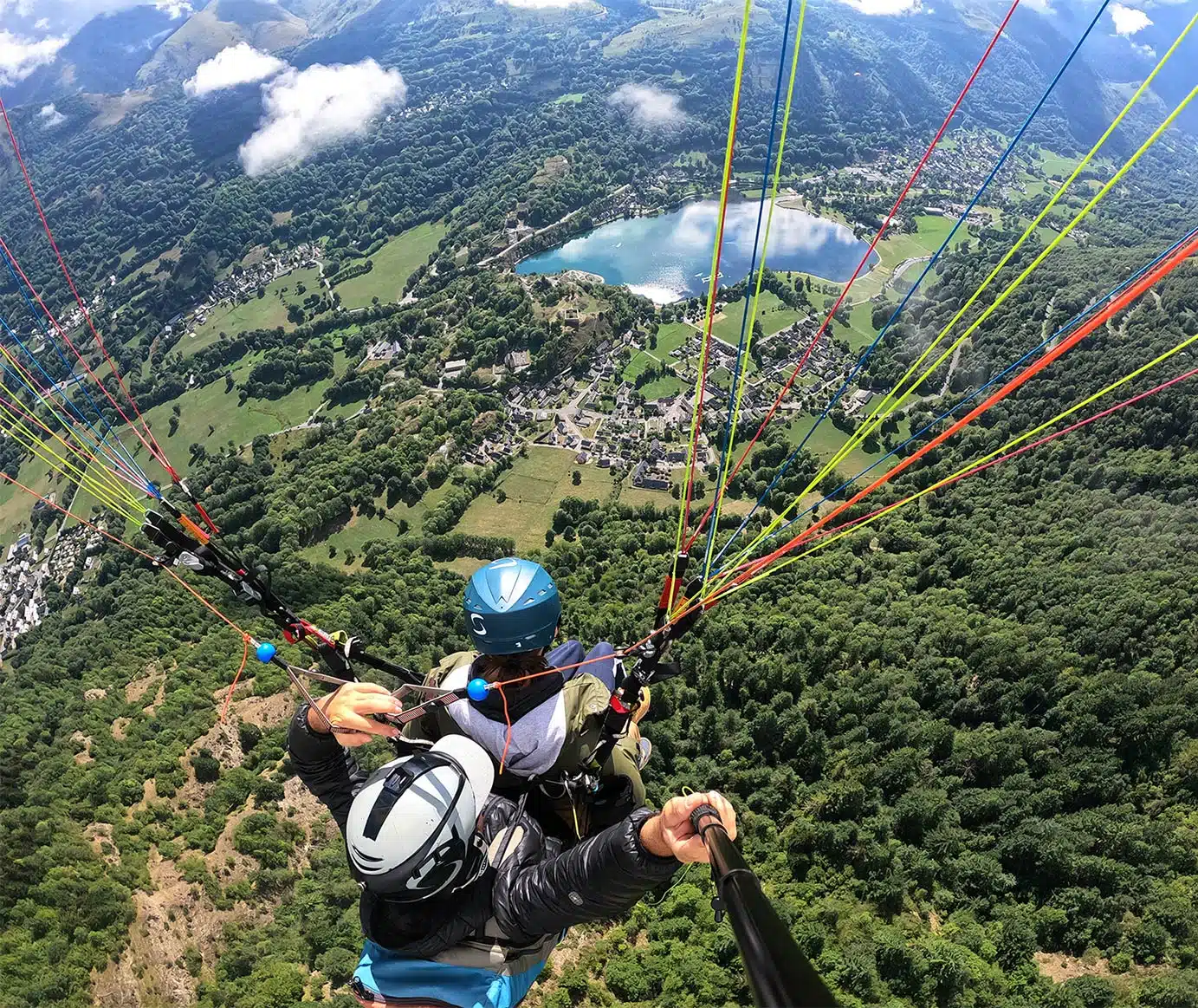 Vol parapente en biplace – Lac de Genos-Loudenvielle, vallée du Louron Vol parapente en biplace - Lac de Genos-Loudenvielle, vallée du Louron
