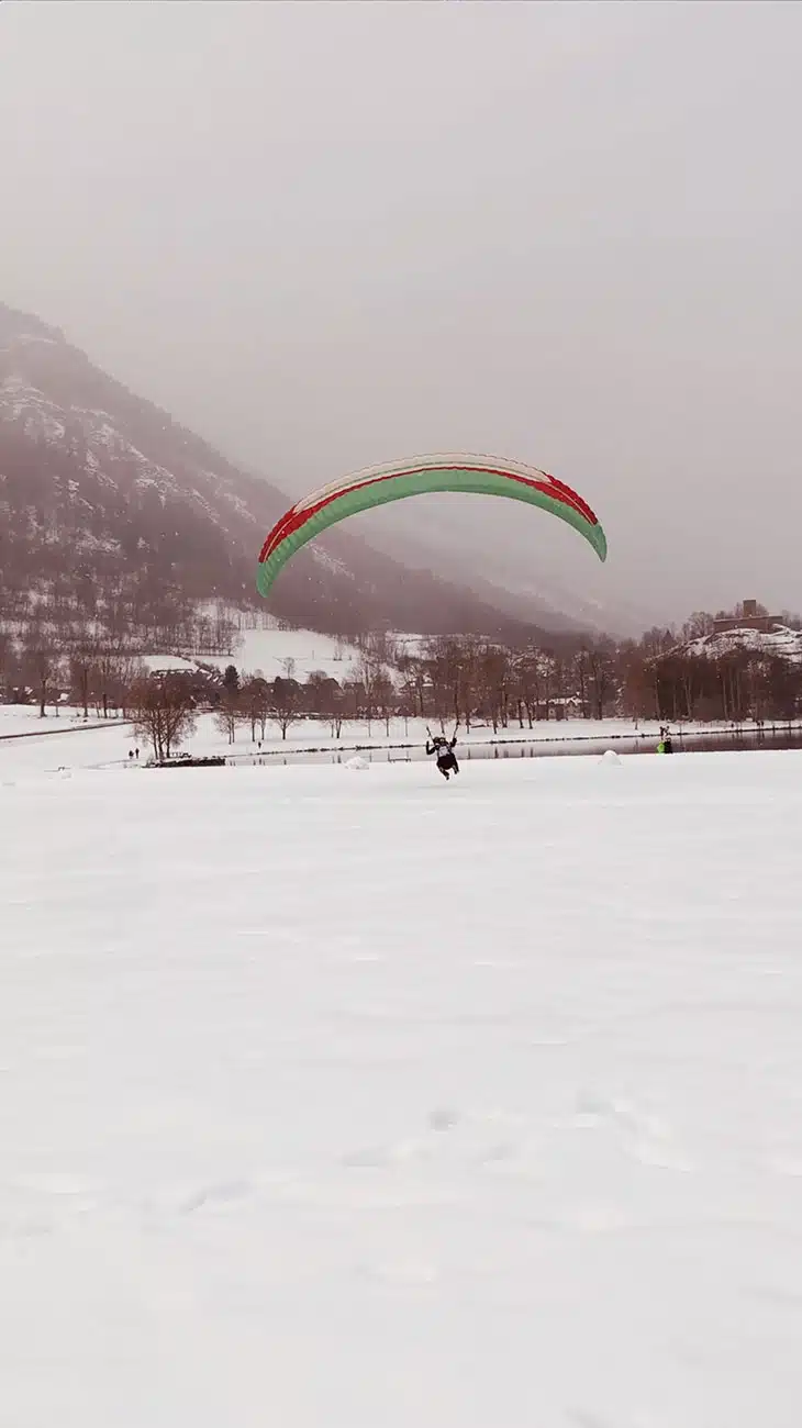 Atterrissage en biplace sur la neige au lac de Genos-Loudenvielle