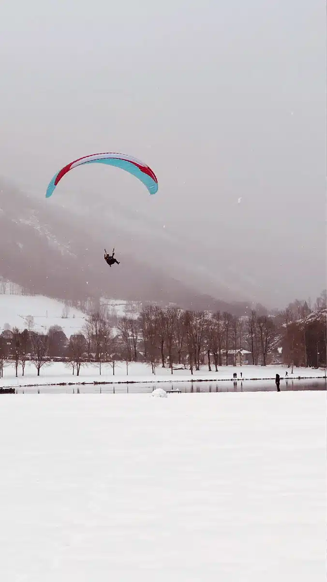 Atterrissage sous la neige au lac de Genos-Loudenvielle Atterrissage sous la neige au lac de Genos-Loudenvielle