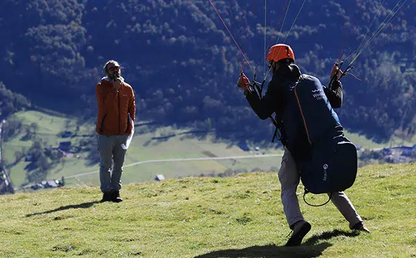 Décollage depuis le 700 de Val Louron en liaison radio avec Julien