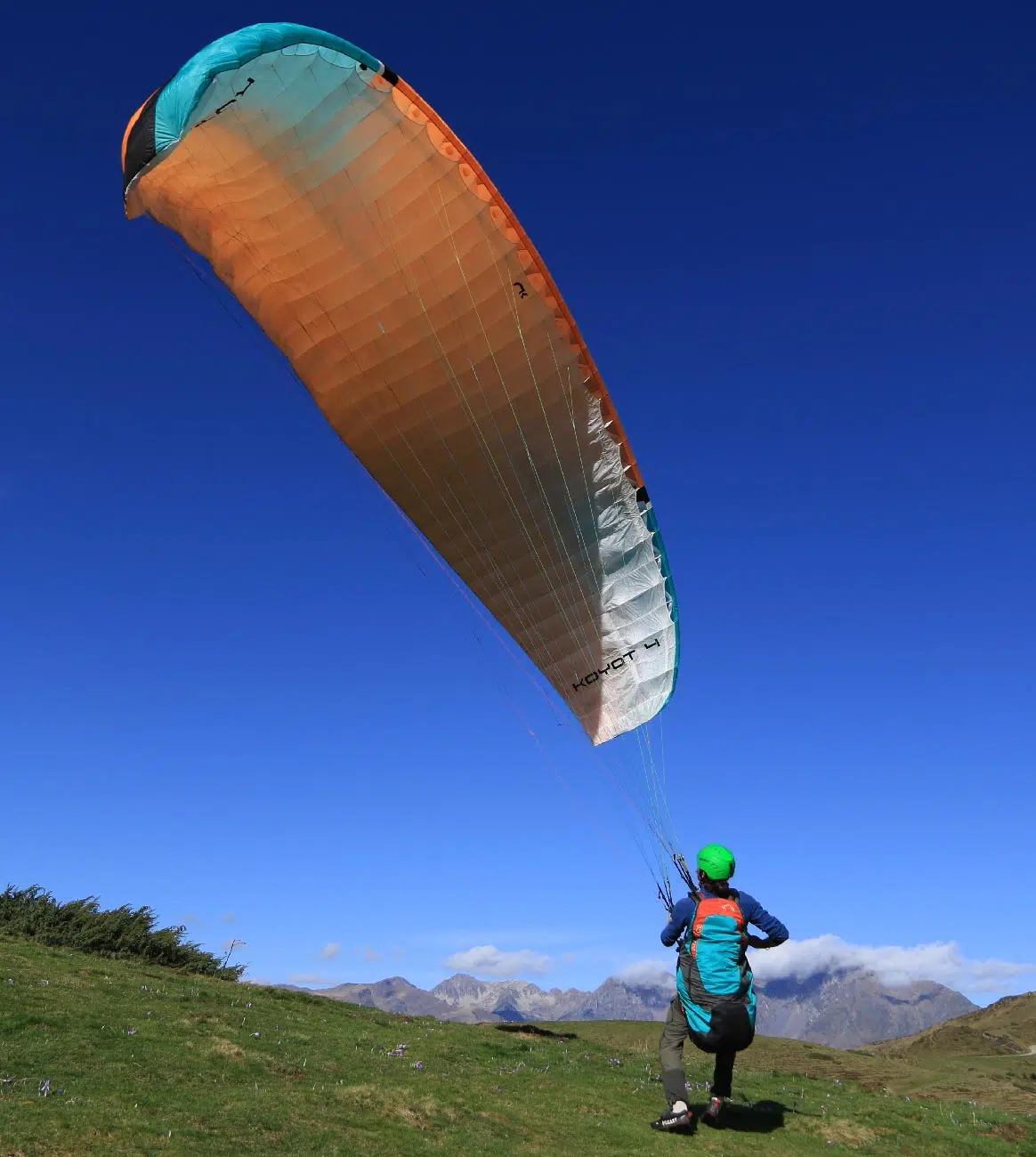 Décollage face voile depuis le 700 à Val Louron