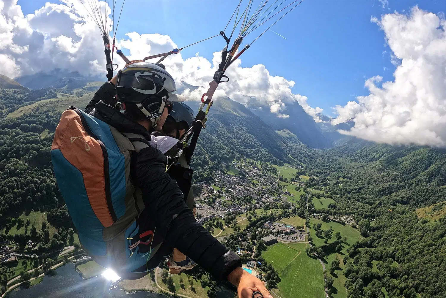 Survol de la vallée du Louron en parapente biplace